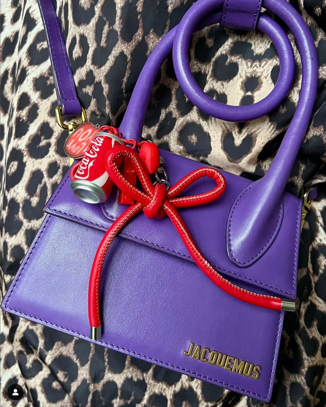 Charm para bolso con lazo